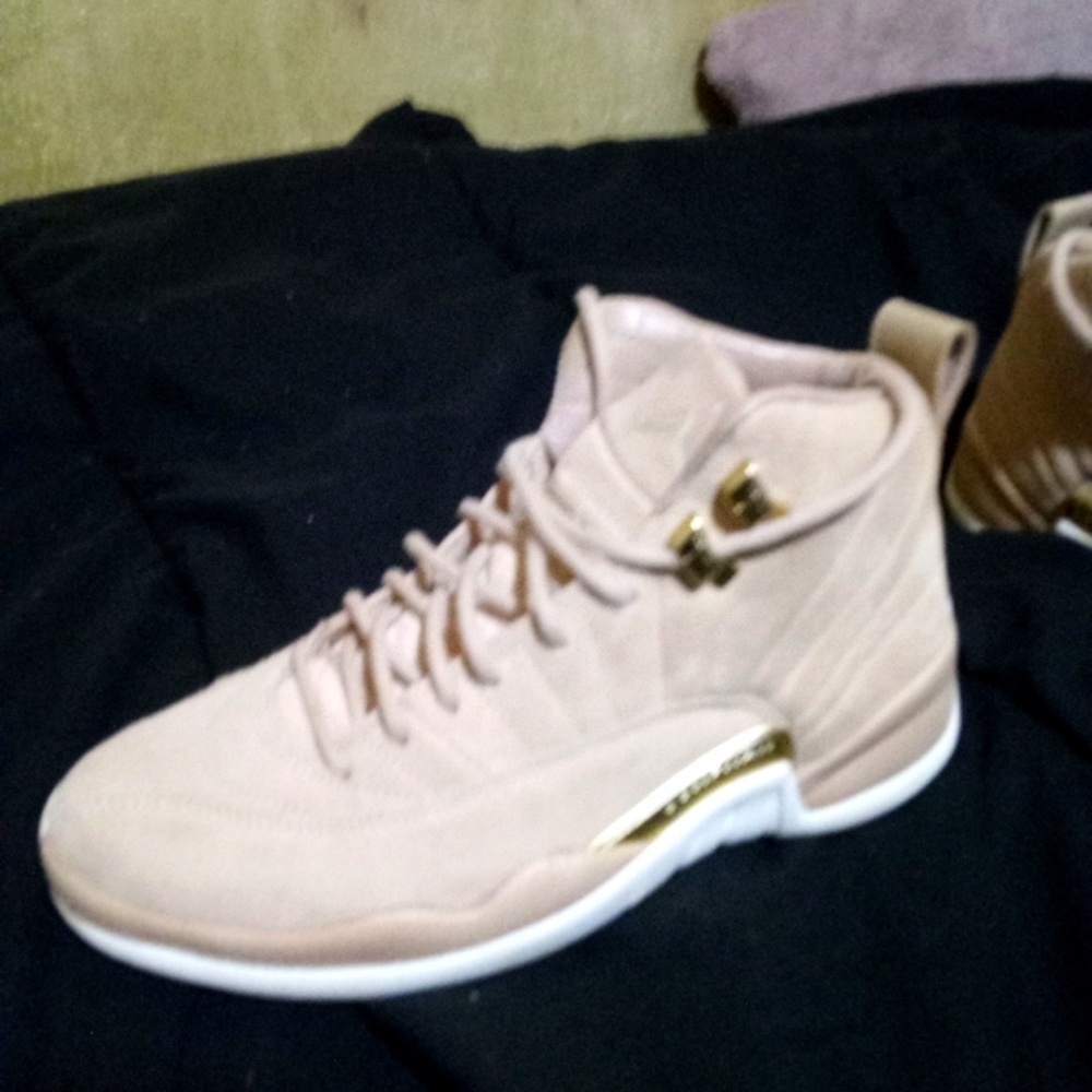 Women's air Jordan 11 retros also size 7 in women's